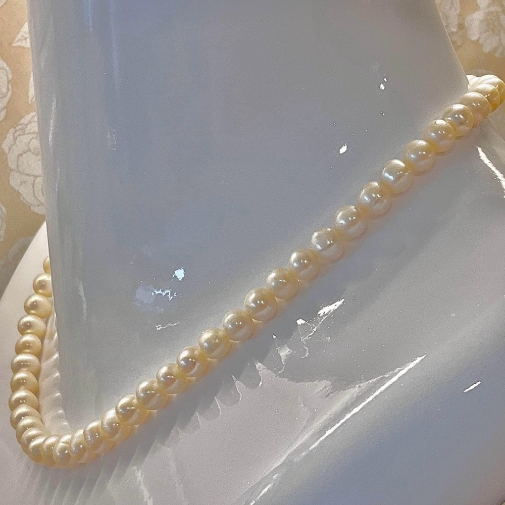 Classic Cream Pearl Necklace - Picture 3 of 4